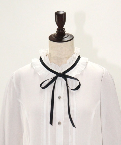 axes femme POETIQUE(アクシーズファムポエティック)の「スタンドカラー姫袖風BL(シャツ/ブラウス・レディース・キナリ/ホワイト/ブラック・MEDIUM)」の15枚目の写真