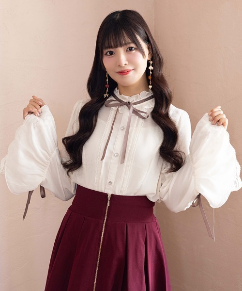 axes femme POETIQUE(アクシーズファムポエティック)の「スタンドカラー姫袖風BL(シャツ/ブラウス・レディース・キナリ/ホワイト/ブラック・MEDIUM)」の4枚目の写真
