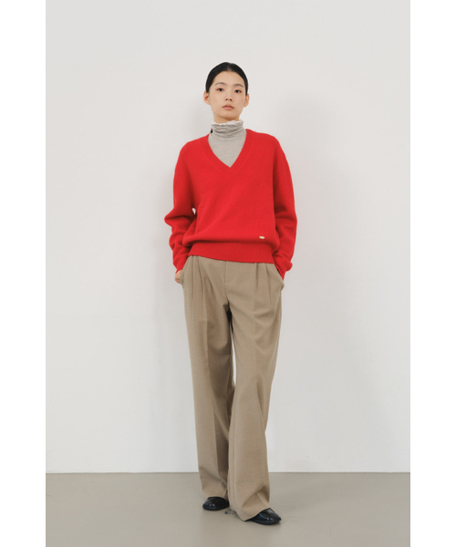 KUME(クメ)の「Wool Relaxed V-Neck Sweater, Red(ニット/セーター・レディース・その他・FREE)」の2枚目の写真