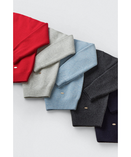 KUME(クメ)の「Wool Relaxed V-Neck Sweater, Red(ニット/セーター・レディース・その他・FREE)」の4枚目の写真