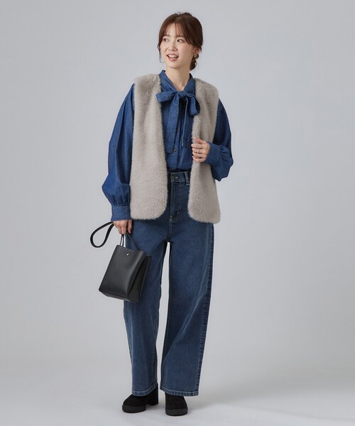 SHOO・LA・RUE（シューラルー）の「重ねるだけでこなれコーデに ふわふわフェイクファーベスト（ベスト・レディース・キャメル/ライトグレー/ブラウン系その他・00）」の6枚目の写真