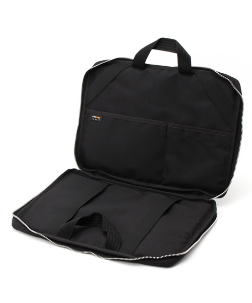 キャリーネスト　クラッチバッグ CARRYNEST（キャリーネスト）の「CARRY NEST(キャリーネスト)13