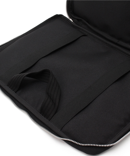 キャリーネスト　クラッチバッグ CARRYNEST（キャリーネスト）の「CARRY NEST(キャリーネスト)13