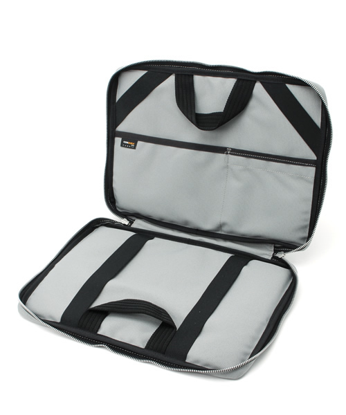 キャリーネスト　クラッチバッグ CARRYNEST（キャリーネスト）の「CARRY NEST(キャリーネスト)13