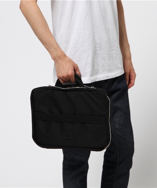 キャリーネスト　クラッチバッグ CARRYNEST（キャリーネスト）の「CARRY NEST(キャリーネスト)13