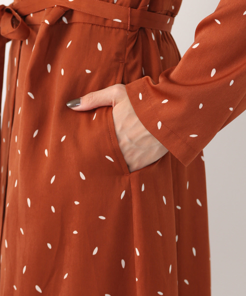 MYSELF ABAHOUSE（マイセルフアバハウス）の「リーフプリントガウンワンピース（ワンピース・レディース・ブラウン/ブラック・FREE）」の7枚目の写真