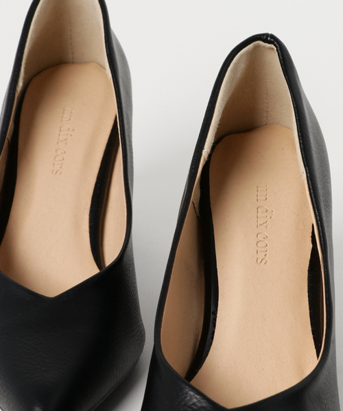 un dix cors(アンディコール)の「Vカットパンプス(パンプス・レディース・ベージュ/キャメル/ブラック・SMALL/MEDIUM/LARGE)」の9枚目の写真