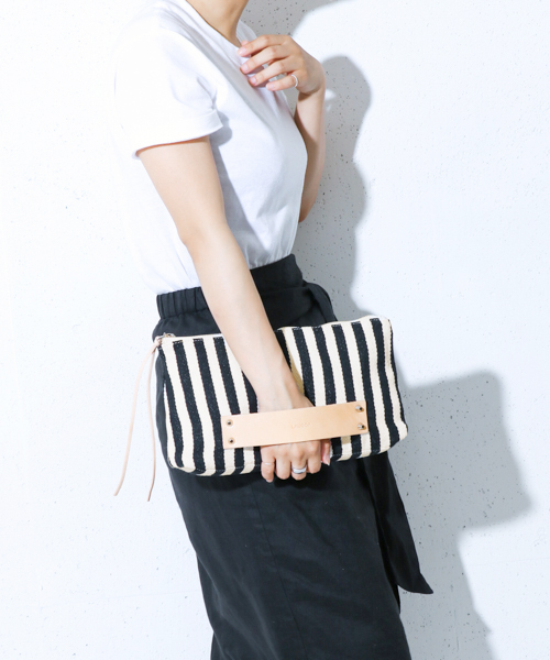 UR SELECT（ユーアールセレクト）の「UR SELECT Som（クラッチバッグ・レディース・ライトブルー/ナチュラル/ストライプ・FREE）」の3枚目の写真
