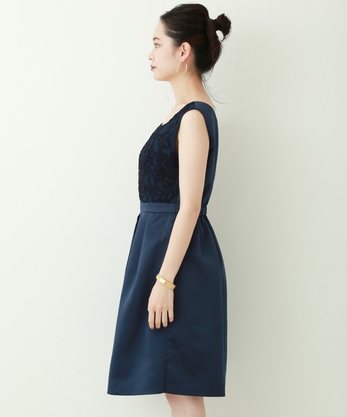 MARLENE JOBERT（マルレーヌ　ジョベル）の「コードレーン胸刺繍ドレスワンピース（ドレス・レディース・ネイビー/ブラック/グレー・L/M）」の6枚目の写真