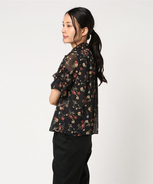 archives（アルシーヴ）の「シャーリング半袖フリルブラウス（シャツ/ブラウス・レディース・オフホワイト/ブラック/ネイビー・MEDIUM）」の5枚目の写真