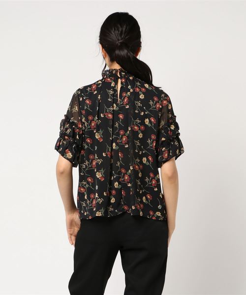 archives（アルシーヴ）の「シャーリング半袖フリルブラウス（シャツ/ブラウス・レディース・オフホワイト/ブラック/ネイビー・MEDIUM）」の4枚目の写真