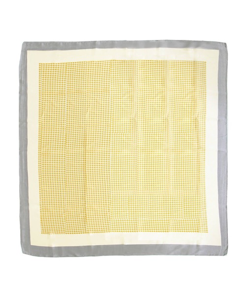 Julia Boutique（ジュリアブティック）の「70×70cmサイズ・ヴィンテージ風サテン生地スカーフ・バンダナ・ストール/100011（バンダナ/スカーフ・レディース・A/B/C/D/E/F/G/H/I/J/K/L/M/N/O/P/その他15/その他14/その他13/その他12/その他2/その他3/その他1/その他5/その他4/その他11/その他10/その他9/その他8/その他7/その他6/その他16/その他17/その他18/その他19/その他20/その他21/その他22/その他24/その他25/その他26/その他23/ブラック/ライトブルー/ホワイト/オレンジ/ブルー/ピンク/イエロー/ベージュ/ネイビー/ブラウン系/パープル系/カーキ/ブラウン/グレー/グリーン・ONE）」の14枚目の写真