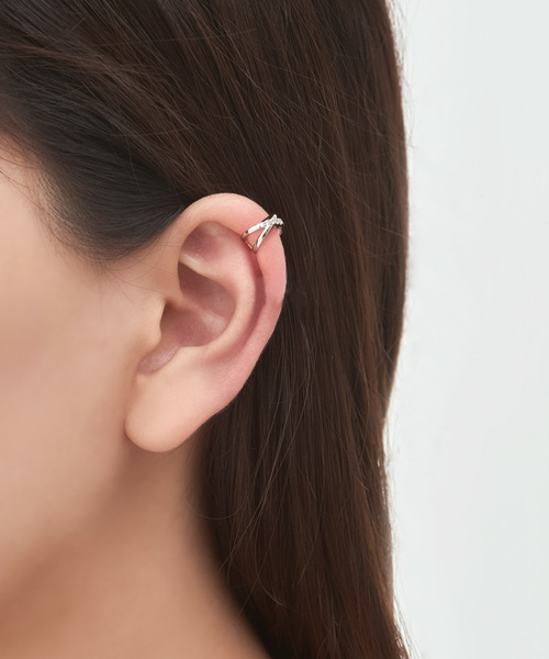 ESTELLE（エステール）の「シルバー キュービックジルコニア イヤーカフ 片耳用 ESTELLE/エステール WEB限定（イヤーカフ・レディース・ホワイト・-）」の6枚目の写真