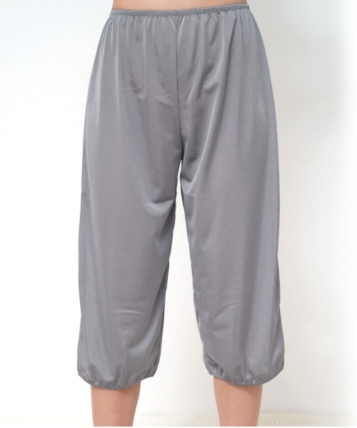 SHIROHATO（シロハト）の「【ワイドパンツと一緒にまくって裾汚れ防止】透けない＆静電気防止 インナーパンツ ペチパンツ ペチパン ペチコート 日本製（インナーウェア/肌着・レディース・ベージュ/ブラック/グレー・S/M/L/LL/3L）」の8枚目の写真