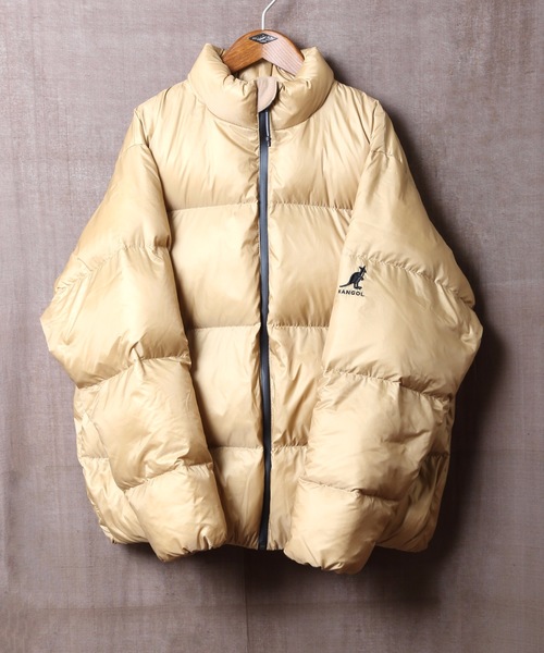 KANGOL(カンゴール)の「【KANGOL/カンゴール】ゆったり大きめデザイン中綿スタンドジャケット 人口羽毛使用 撥水性・防寒性(ブルゾン・メンズ・ブラック/ダークベージュ・MEDIUM/LARGE/X-LARGE)」の1枚目の写真