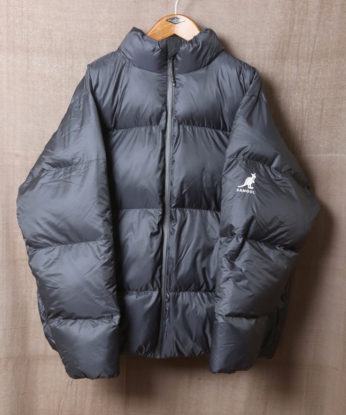 KANGOL(カンゴール)の「【KANGOL/カンゴール】ゆったり大きめデザイン中綿スタンドジャケット 人口羽毛使用 撥水性・防寒性(ブルゾン・メンズ・ブラック/ダークベージュ・MEDIUM/LARGE/X-LARGE)」の2枚目の写真