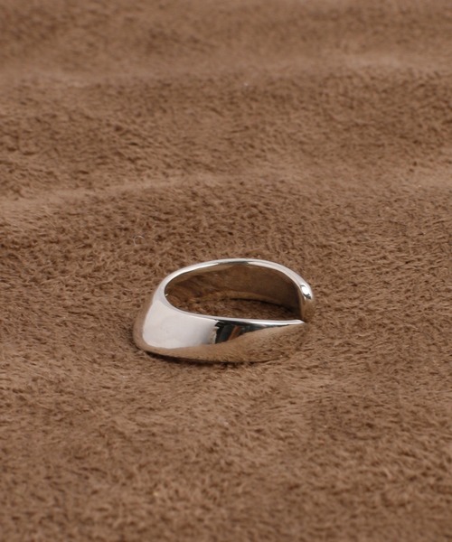NARRATIVE PLATOON（ナラティブ プラトゥーン）の「NARRATIVE PLATOON ナラティヴプラトゥーン / Streamline ear cuff シルバー925 ストリームラインイヤーカフ / np-ec002（イヤーカフ・メンズ・シルバー・FREE）」の3枚目の写真
