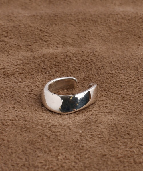 NARRATIVE PLATOON（ナラティブ プラトゥーン）の「NARRATIVE PLATOON ナラティヴプラトゥーン / Streamline ear cuff シルバー925 ストリームラインイヤーカフ / np-ec002（イヤーカフ・メンズ・シルバー・FREE）」の2枚目の写真