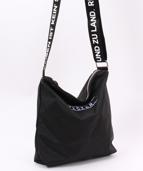 LuuNa（ルーナ）の「ロゴテープ サコッシュ（ショルダーバッグ・レディース・ブラック/カーキ/ネイビー/パープル・FREE）」の2枚目の写真