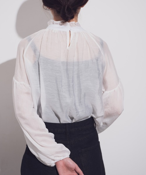 Aunt Marie's（アントマリーズ）の「AUNT MARIE'S シアーハイネックボリュームブラウス（シャツ/ブラウス・レディース・ホワイト/ベージュ・FREE）」の4枚目の写真