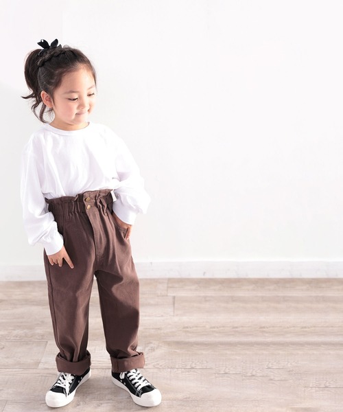 classicalelf（クラシカルエルフ）の「お外でもおうちでも♪キッズ ギャザーウエスト無地テーパードパンツ(フルレングス)（デニムパンツ・キッズ・ブラック/インディゴブルー/ナチュラル/ブラウン・130/140/150/110/120）」の2枚目の写真