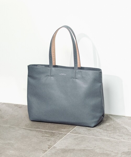 green label relaxing(グリーンレーベルリラクシング)の「シボ レザーライク ジップ トート バッグ(トートバッグ・メンズ・ブラック/ネイビー/ダークブラウン/ダークグレー/ベージュ・FREE)」の3枚目の写真