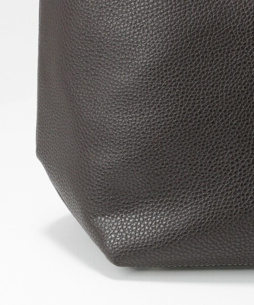 green label relaxing(グリーンレーベルリラクシング)の「シボ レザーライク ジップ トート バッグ(トートバッグ・メンズ・ブラック/ネイビー/ダークブラウン/ダークグレー/ベージュ・FREE)」の10枚目の写真