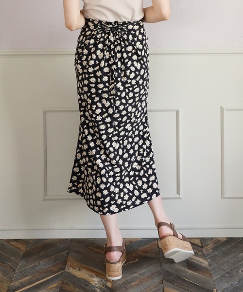 one after another NICE CLAUP（ワンアフターアナザーナイスクラップ）の「バックレースアップチューリップスカート（スカート・レディース・ドット/ブラック・FREE）」の2枚目の写真