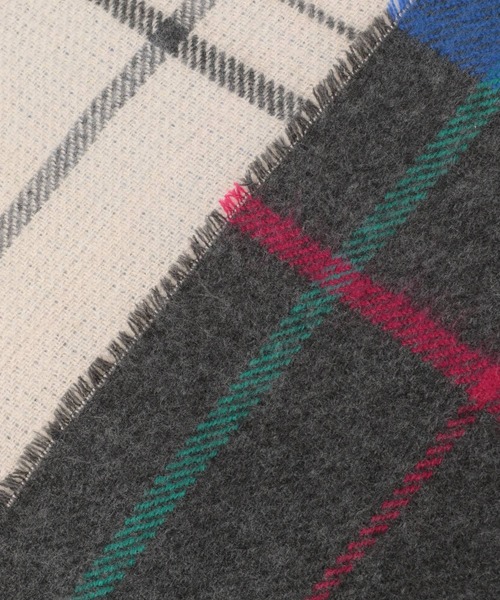 niko and...（ニコアンド）の「【小松菜奈さん着用アイテム】オリジナル2WAYチェックストール（ストール/ショール・レディース・オフホワイト/ブラック/ダークグレー/カーキ・0）」の7枚目の写真