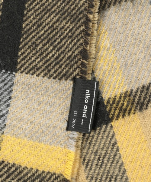 niko and...（ニコアンド）の「【小松菜奈さん着用アイテム】オリジナル2WAYチェックストール（ストール/ショール・レディース・オフホワイト/ブラック/ダークグレー/カーキ・0）」の13枚目の写真