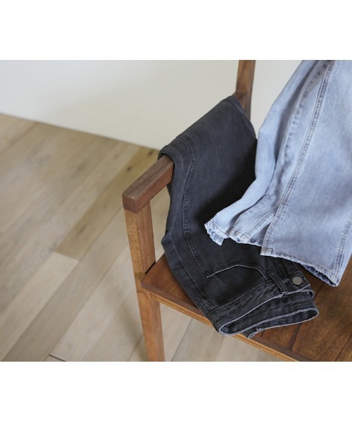 select MOCA（セレクトモカ）の「ハイウエストスリットデニム（デニムパンツ・レディース・ライトブルー/ブラック・SMALL/MEDIUM）」の6枚目の写真