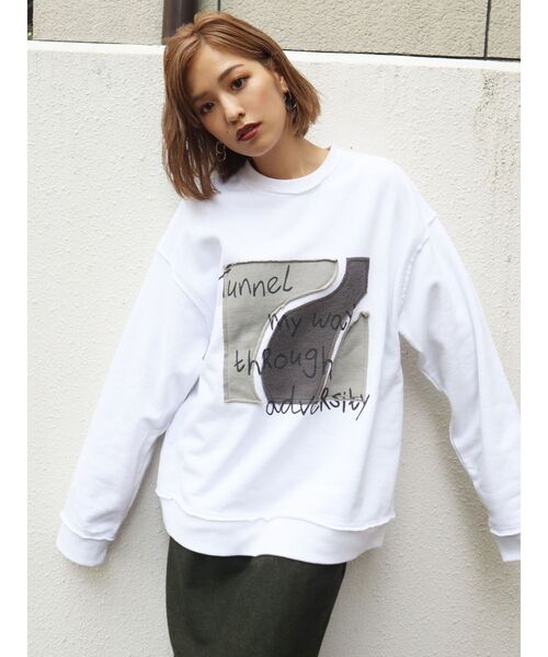 EMODA(エモダ)の「カッティングプリントプルオーバー(スウェット・レディース・ホワイト/グレー/ブラック・FREE)」の3枚目の写真