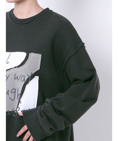 EMODA(エモダ)の「カッティングプリントプルオーバー(スウェット・レディース・ホワイト/グレー/ブラック・FREE)」の13枚目の写真