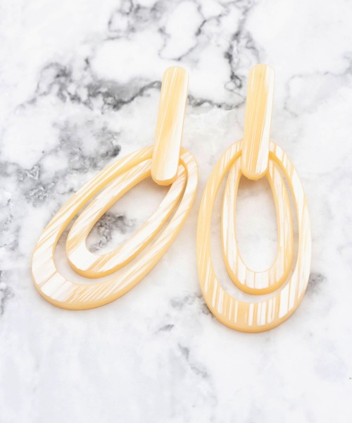 me+em select(ミームセレクト)の「アートオーバルピアス(ピアス(両耳用)・レディース・ブラック/ベージュ/ブラウン・ONE SIZE)」の3枚目の写真