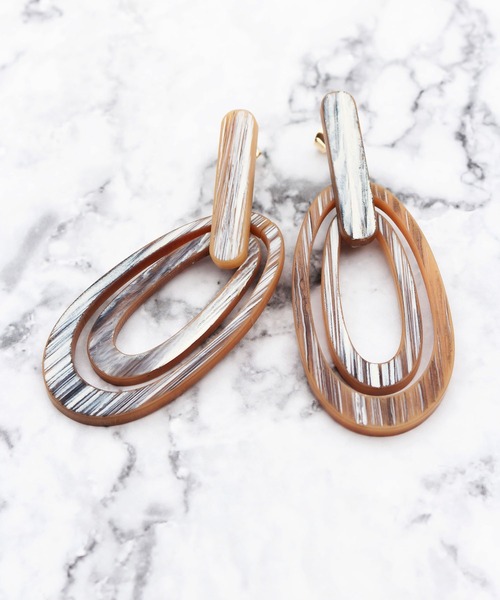 me+em select(ミームセレクト)の「アートオーバルピアス(ピアス(両耳用)・レディース・ブラック/ベージュ/ブラウン・ONE SIZE)」の2枚目の写真