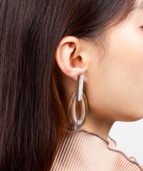 me+em select(ミームセレクト)の「アートオーバルピアス(ピアス(両耳用)・レディース・ブラック/ベージュ/ブラウン・ONE SIZE)」の4枚目の写真