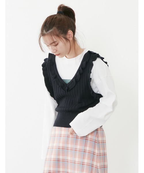 POU DOU DOU（プードゥドゥ）の「コンパクトフリルニットベスト（ベスト・レディース・ベージュ/ネイビー/アイボリー・3）」の19枚目の写真