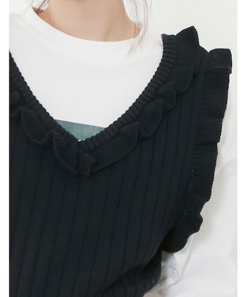 POU DOU DOU（プードゥドゥ）の「コンパクトフリルニットベスト（ベスト・レディース・ベージュ/ネイビー/アイボリー・3）」の4枚目の写真