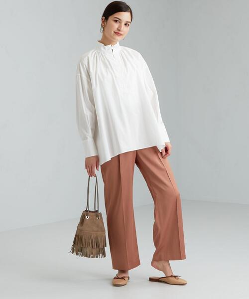 green label relaxing(グリーンレーベルリラクシング)の「CFC Tavii ネック スタンド ギャザー ブラウス(シャツ/ブラウス・レディース・ライトブルー/オフホワイト・FREE)」の7枚目の写真