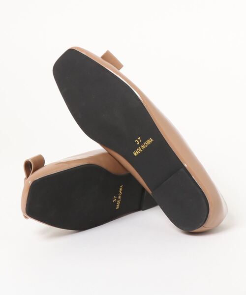 Te chichi（テチチ）の「シワエナメルリボンスクエアバレエシューズ（バレエシューズ・レディース・ベージュ/ブラック・37/35）」の3枚目の写真