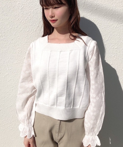 Hamble by Par Avion(ハンブルバイパラビオン)の「袖レースニット(ニット/セーター・レディース・ブルー/オフホワイト・ONESIZE)」の1枚目の写真