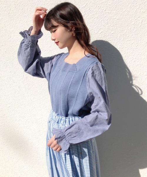 Hamble by Par Avion(ハンブルバイパラビオン)の「袖レースニット(ニット/セーター・レディース・ブルー/オフホワイト・ONESIZE)」の2枚目の写真