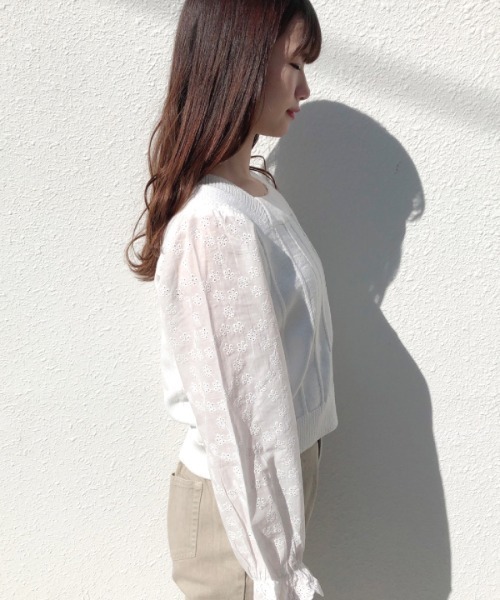 Hamble by Par Avion(ハンブルバイパラビオン)の「袖レースニット(ニット/セーター・レディース・ブルー/オフホワイト・ONESIZE)」の11枚目の写真