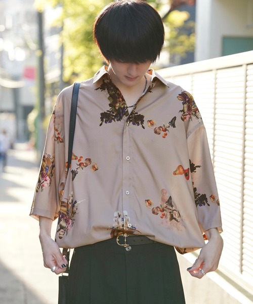 anown（アノン）の「オーバーサイズ 総柄 半袖シャツ【ファッションインフルエンサー ユウ×anown 限定コラボ】（シャツ/ブラウス・メンズ・ブラック系その他/グレー系その他/ベージュ系その他/レッド系その他・S/M/L）」の4枚目の写真