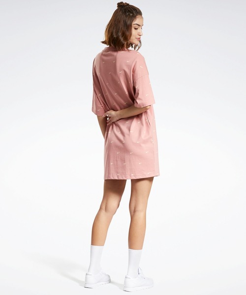 Reebok（リーボック）の「ショートスリーブ 総柄プリント ドレス /  Short Sleeve Allover Print Dress（ワンピース・レディース・オフホワイト/ブラック/ピンク・MEDIUM/LARGE/SMALL/X-LARGE）」の4枚目の写真