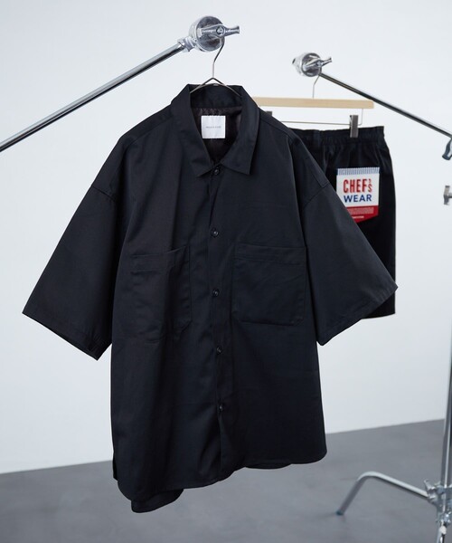 FREAK'S STORE（フリークスストア）の「ビックシルエット オープンカラーシャツ/シェフ シャツ ショートスリーブ/アロハ/ワークシャツ（シャツ/ブラウス・メンズ・ホワイト/ベージュ/ブラック/オフホワイト/ベージュ系その他/ブラック系その他/ダークネイビー/ベージュ系その他2/ブラウン系その他/チャコール/レオパード・SMALL/MEDIUM/LARGE）」の3枚目の写真