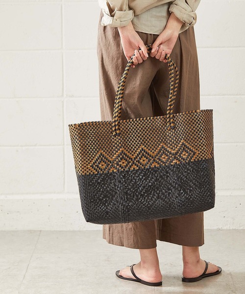 OUVRAGE CLASSE（ウヴラージュクラス）の「【Moon Bird／ムーンバード】メルカドバック③大サイズ（トートバッグ・レディース・ホワイト×シルバー/ホワイト×ブラック/ブラック×ゴールド・ONE SIZE）」の3枚目の写真