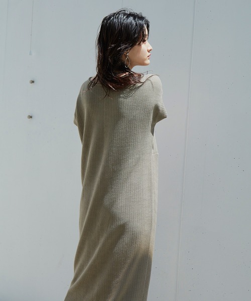 Happy John(ハッピージョン)の「2WAYワッフルワンピース(ワンピース・レディース・ホワイト/ブラック/グレイッシュベージュ・FREE)」の5枚目の写真