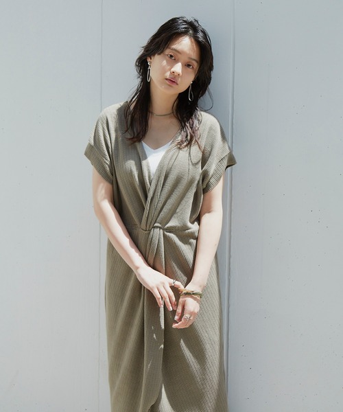 Happy John(ハッピージョン)の「2WAYワッフルワンピース(ワンピース・レディース・ホワイト/ブラック/グレイッシュベージュ・FREE)」の4枚目の写真