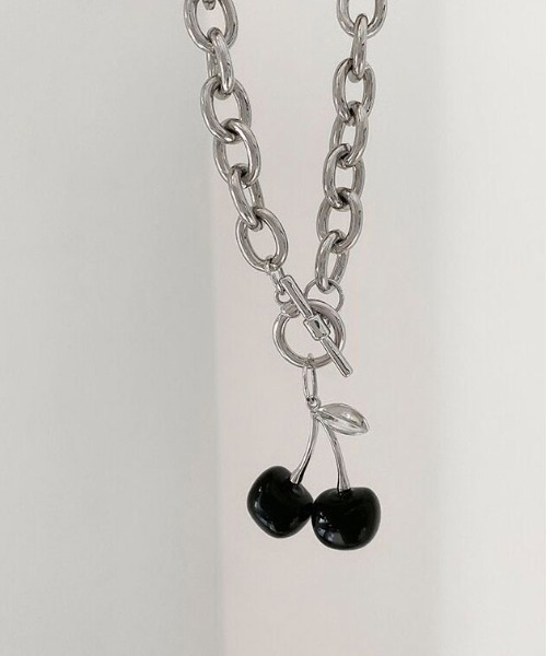 ammy.（エイミードット）の「【 ammy. / エイミードット 】 チェリー シルバー メタル ネックレス（ネックレス・レディース・ブラック/レッド・FREE）」の4枚目の写真